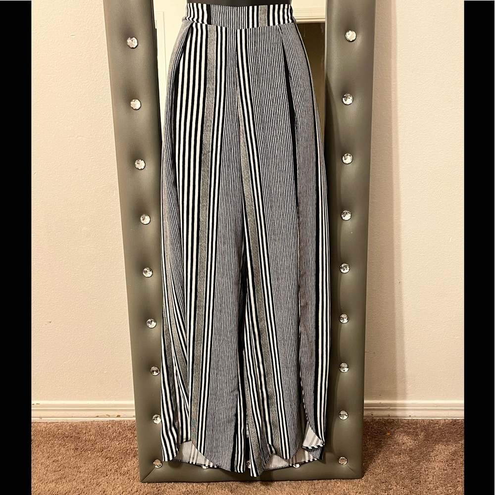 Black/White wide leg open front pants